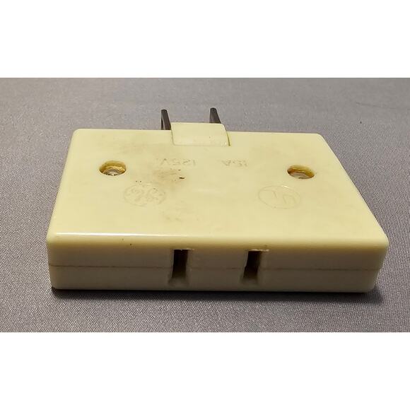 Vintage GE Wall Hugger/Flat #1734-21D 3-Tap Outlet Adapter - Ivory, 15A-125V - Picture 4 of 8